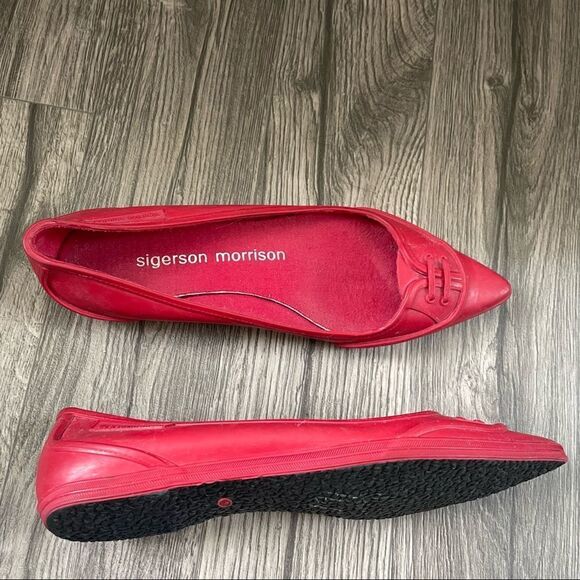 SIGERSON MORRISON Rain or Shine Rubber Pointed Toe Skimmer Cherry Red Flat - Picture 14 of 15